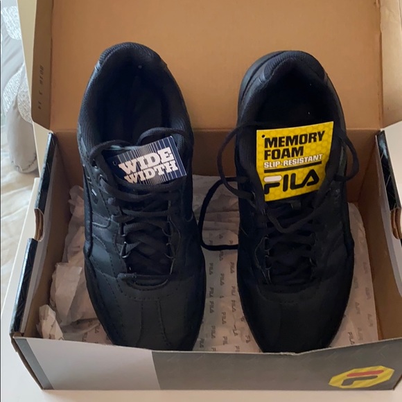 fila memory foam slip resistant shoes